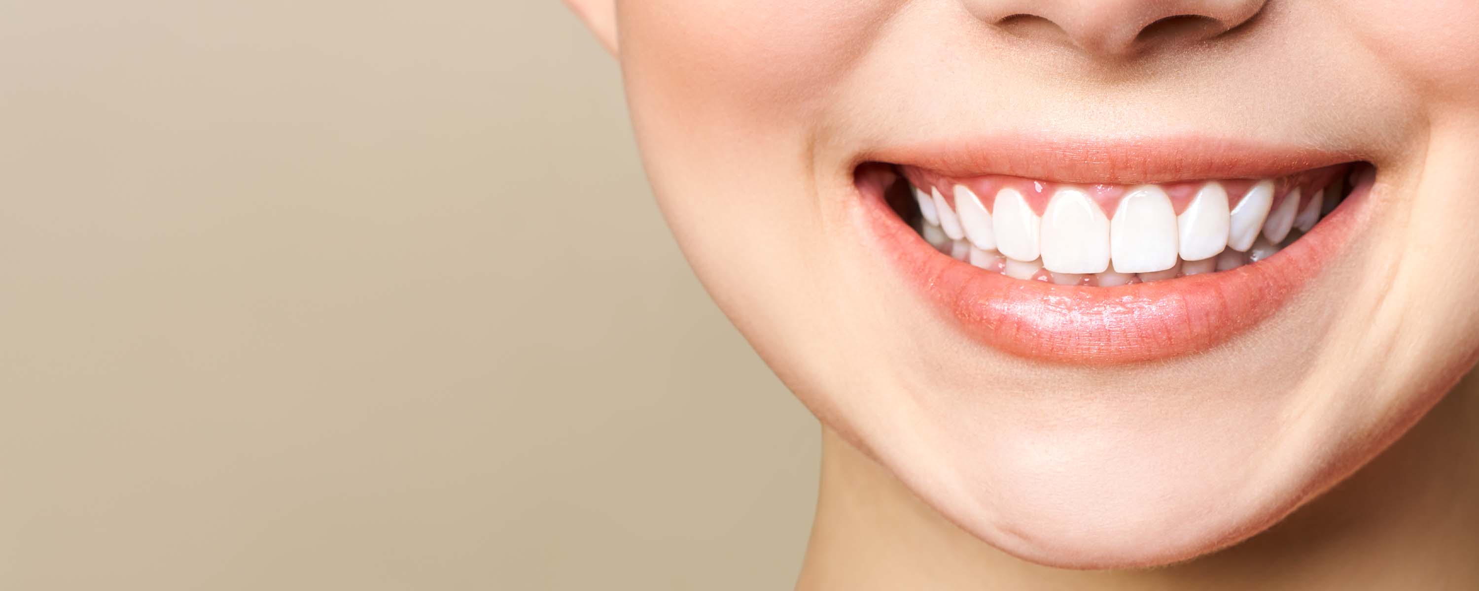 白く美しい歯がつくる素敵な笑顔